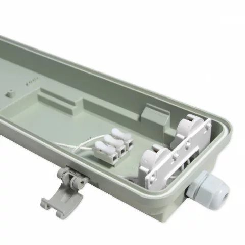 LED 120 cm-es armatúra 2x18 W-os víztiszta fedéllel LED fénycsövekkel